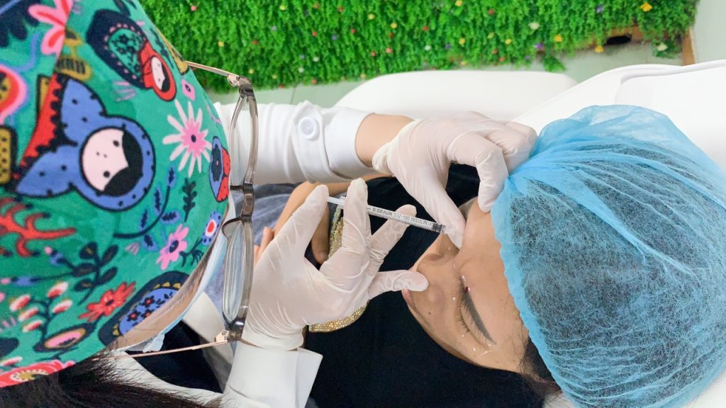 tiêm Botox được thực hiện bởi bác sĩ chuyên khoa da liễu